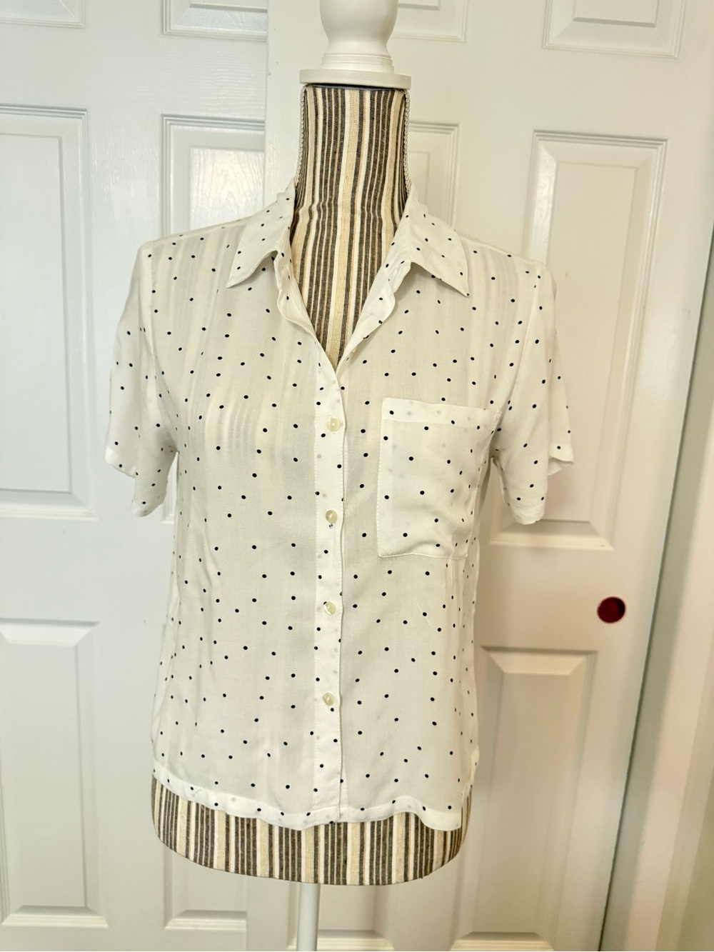 Jayna White & Black Polka Dot Rayon Button Front Blouse Size Small